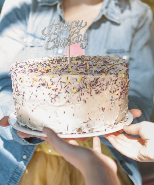 lovely-birthday-concept-with-chocolate-cake